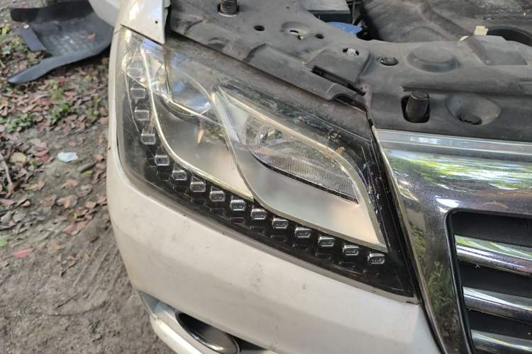 Used Haval H2 2017 Red-Label 1.5T Manual Two-Wheel-Drive Elite Model Right Front Headlight