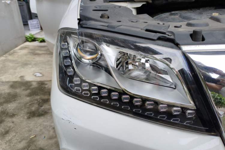Used Haval H2 2017 Red-Label 1.5T Automatic Two-Wheel Drive Luxury Model Right Front Headlight