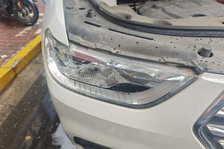 Used Haval H2 2017 Blue Label 1.5T Manual Two-Wheel Drive Luxury Model Right Front Headlight