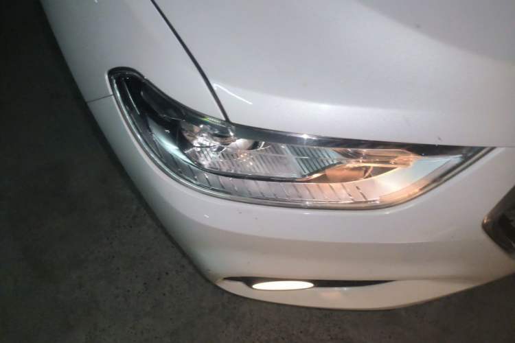 Used Haval H2 2017 Blue Label 1.5T Manual Two-Wheel Drive Elite Model Right Front Headlight