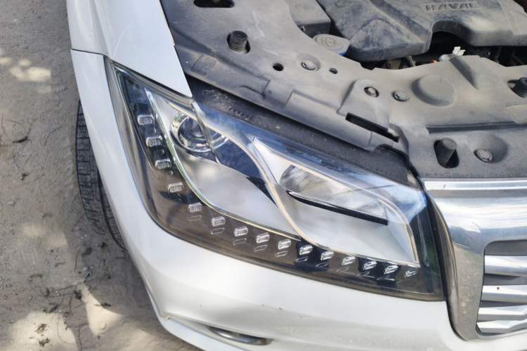 Used Haval H2 2017 Red-Label 1.5T Automatic Two-Wheel Drive Elite Model Right Front Headlight