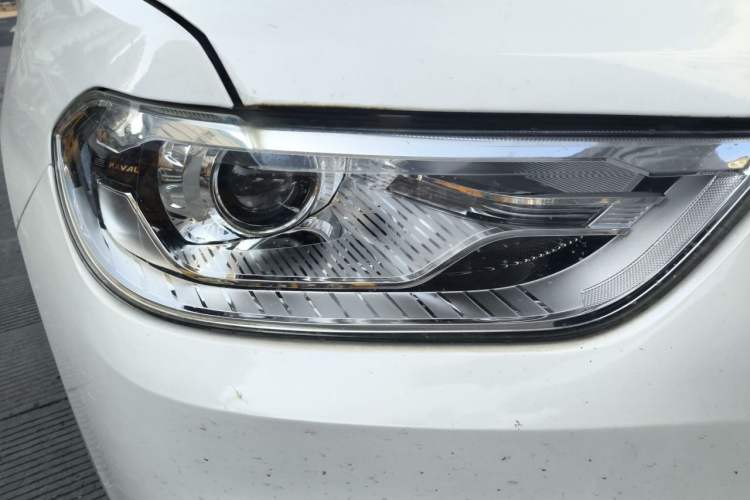 Used Haval H2 2017 Blue Label 1.5T Manual Two-Wheel Drive Luxury Model Right Front Headlight