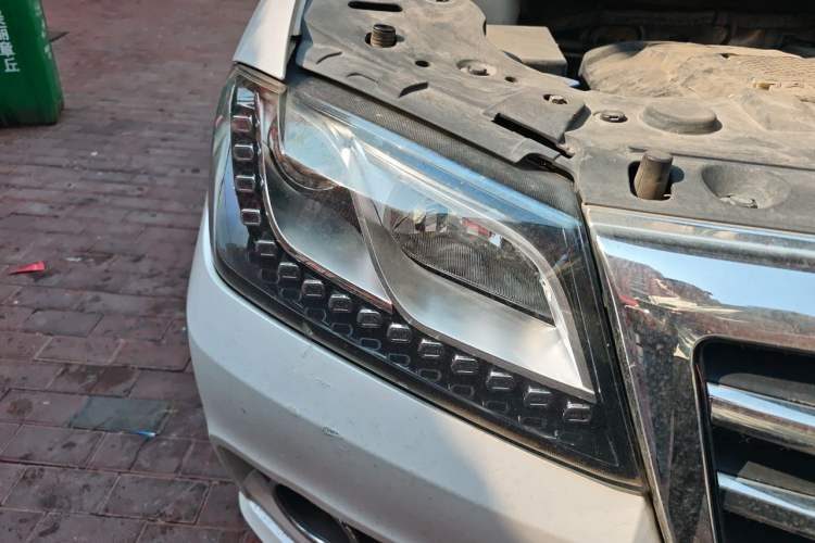 Used Haval H2 2017 Red-Label 1.5T Manual Two-Wheel Drive Comfort Model Right Front Headlight