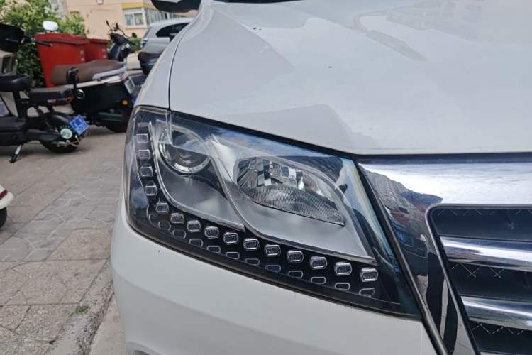 Used Haval H2 2017 Red-Label 1.5T Automatic Two-Wheel Drive Luxury Model Right Front Headlight
