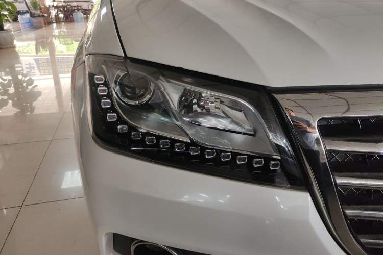 Used Haval H2 2017 Red-Label 1.5T Manual Two-Wheel Drive Luxury Model Right Front Headlight
