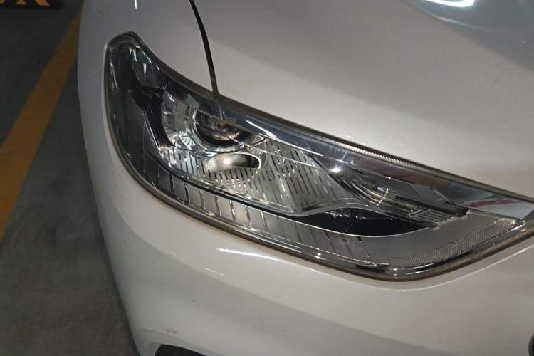 Used Haval H2 2017 Blue Label 1.5T Manual Two-Wheel Drive Luxury Model Right Front Headlight