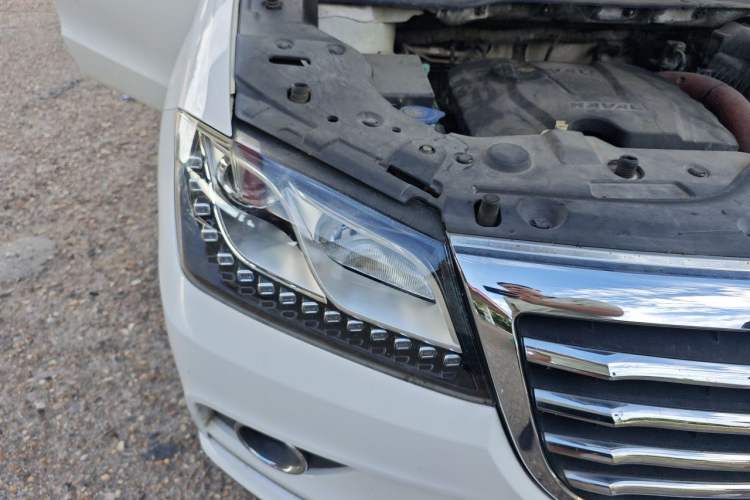Used Haval H2 2017 Red-Label 1.5T Manual Two-Wheel Drive Luxury Model Right Front Headlight