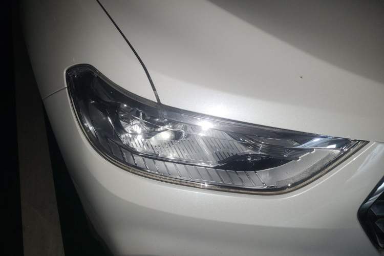 Used Haval H2 2017 Blue Label 1.5T Automatic Two-Wheel Drive Luxury Model Right Front Headlight