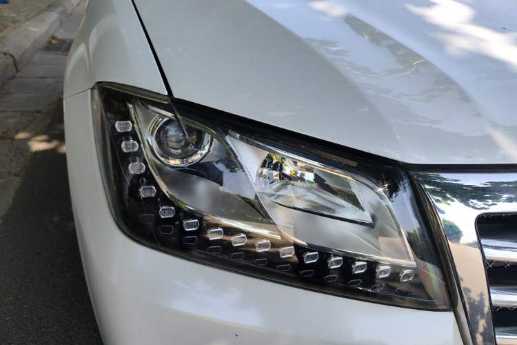Used Haval H2 2017 Red-Label 1.5T Manual Two-Wheel-Drive Elite Model Right Front Headlight
