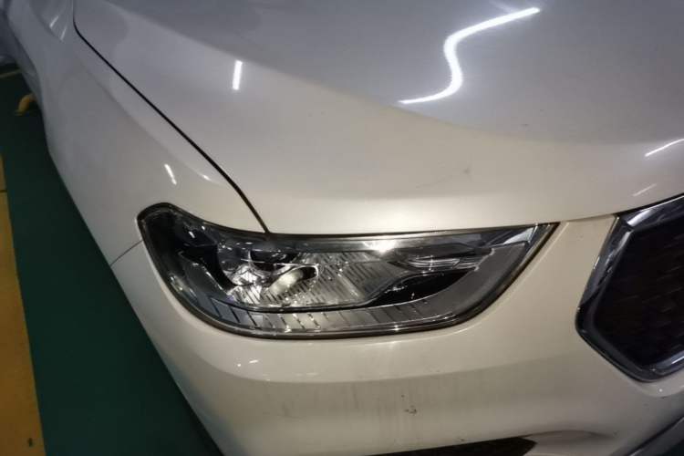 Used Haval H2 2017 Blue Label 1.5T Manual Two-Wheel Drive Luxury Model Right Front Headlight