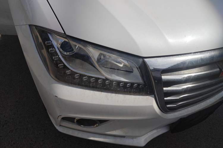 Used Haval H2 2017 Red-Label 1.5T Automatic Two-Wheel Drive Elite Model Right Front Headlight