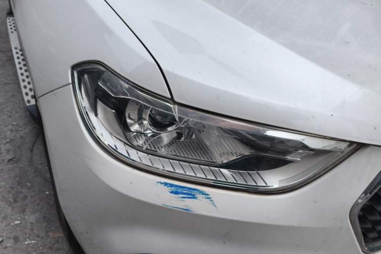 Used Haval H2 2017 Blue Label 1.5T Automatic Two-Wheel Drive Luxury Model Right Front Headlight