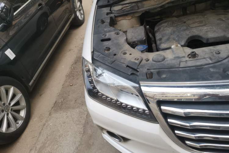 Used Haval H2 2017 Red-Label 1.5T Manual Two-Wheel Drive Luxury Model Right Front Headlight