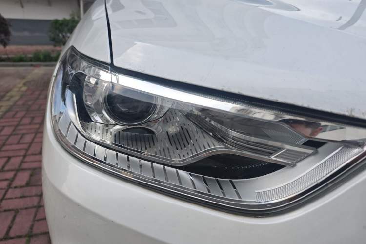 Used Haval H2 2017 Blue Label 1.5T Manual Two-Wheel Drive Elite Model Right Front Headlight
