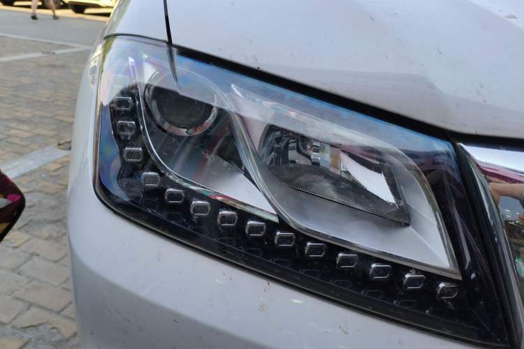 Used Haval H2 2017 Red-Label 1.5T Automatic Two-Wheel Drive Elite Model Right Front Headlight