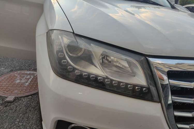 Used Haval H2 2017 Red-Label 1.5T Automatic Two-Wheel Drive Elite Model Right Front Headlight