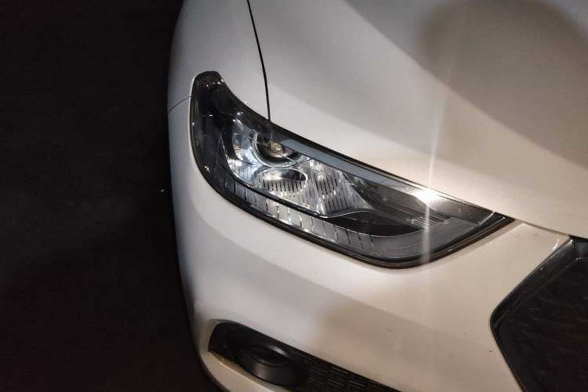 Used Haval H2 2017 Blue Label 1.5T Manual Two-Wheel Drive Luxury Model Right Front Headlight
