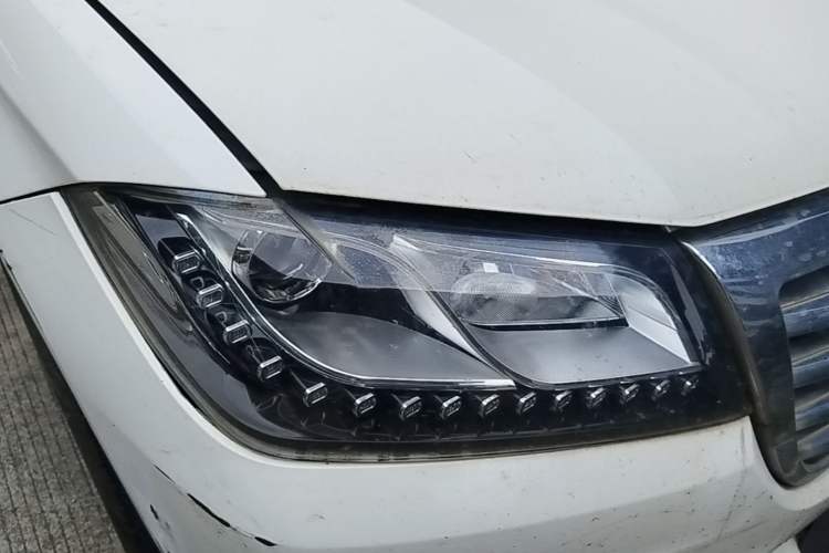 Used Haval H2 2017 Red-Label 1.5T Manual Two-Wheel-Drive Elite Model Right Front Headlight
