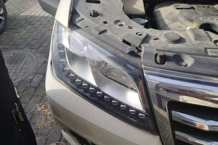 Used Haval H2 2017 Red-Label 1.5T Manual Two-Wheel-Drive Elite Model Right Front Headlight