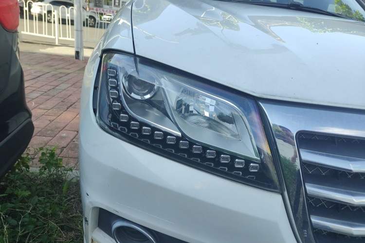 Used Haval H2 2017 Red-Label 1.5T Automatic Two-Wheel Drive Luxury Model Right Front Headlight