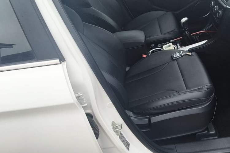 Used Haval H2 2017 Blue Label 1.5T Manual Two-Wheel Drive Luxury Model Right Front Seat