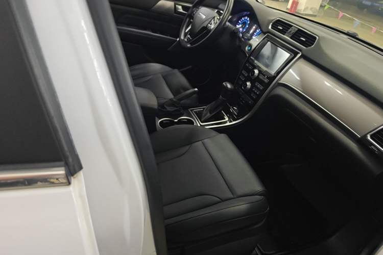 Used Haval H2 2017 Red-Label 1.5T Automatic Two-Wheel Drive Elite Model Right Front Seat