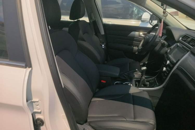 Used Haval H2 2017 Red-Label 1.5T Manual Two-Wheel-Drive Elite Model Right Front Seat