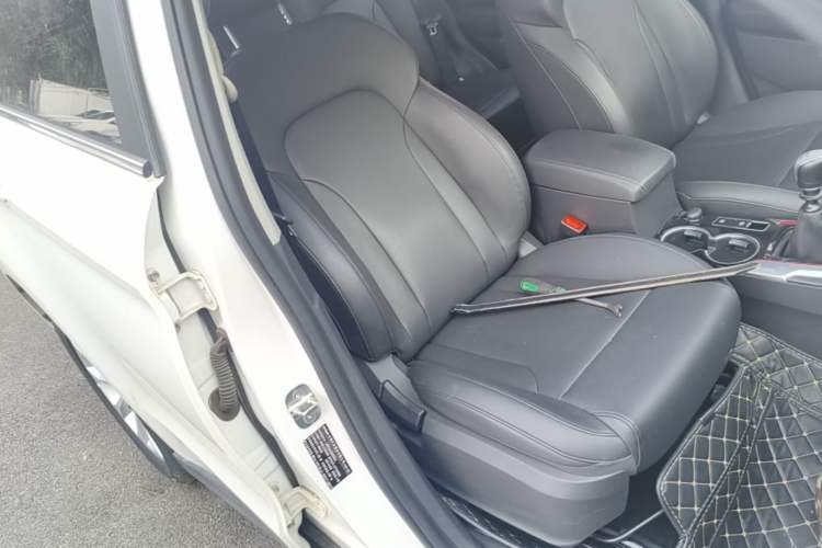 Used Haval H2 2017 Blue Label 1.5T Manual Two-Wheel Drive Elite Model Right Front Seat