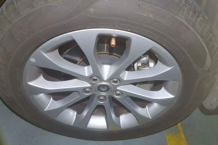 Used Haval H2 2017 Blue Label 1.5T Automatic Two-Wheel Drive Luxury Model Right Front Wheel Hub