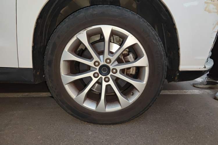 Used Haval H2 2017 Red-Label 1.5T Manual Two-Wheel Drive Luxury Model Right Front Wheel Hub