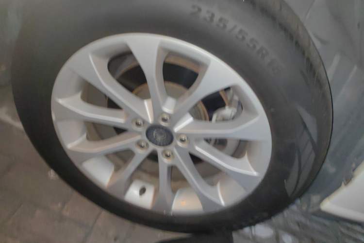Used Haval H2 2017 Red-Label 1.5T Manual Two-Wheel-Drive Elite Model Right Front Wheel Hub