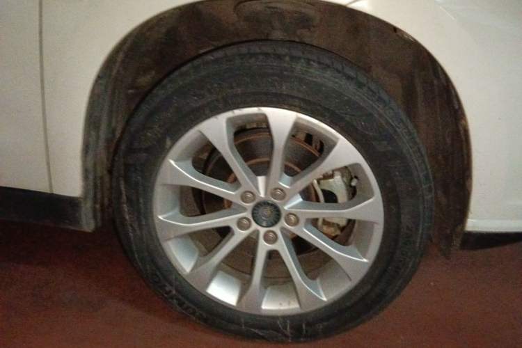 Used Haval H2 2017 Red-Label 1.5T Manual Two-Wheel Drive Luxury Model Right Front Wheel Hub