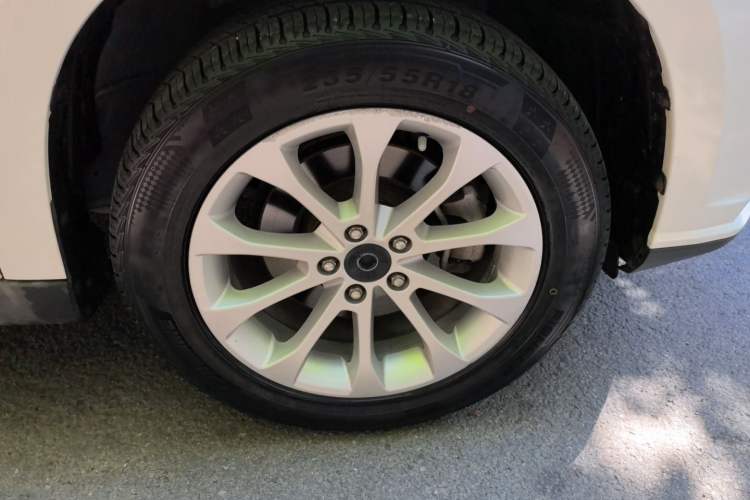 Used Haval H2 2017 Red-Label 1.5T Manual Two-Wheel-Drive Elite Model Right Front Wheel Hub