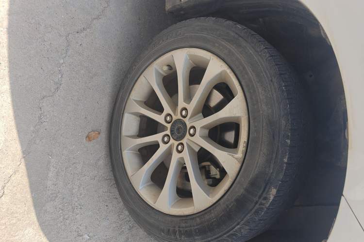 Used Haval H2 2017 Red-Label 1.5T Manual Two-Wheel-Drive Elite Model Right Front Wheel Hub