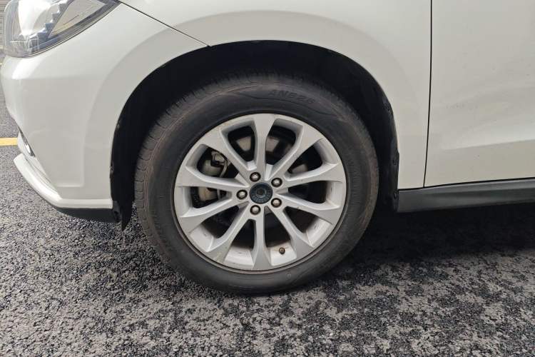Used Haval H2 2017 Red-Label 1.5T Manual Two-Wheel Drive Comfort Model Right Front Wheel Hub