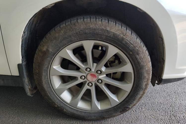Used Haval H2 2017 Red-Label 1.5T Manual Two-Wheel-Drive Elite Model Right Front Wheel Hub