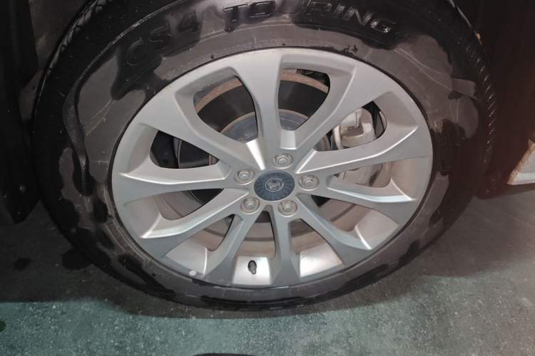 Used Haval H2 2017 Red-Label 1.5T Manual Two-Wheel-Drive Elite Model Right Front Wheel Hub