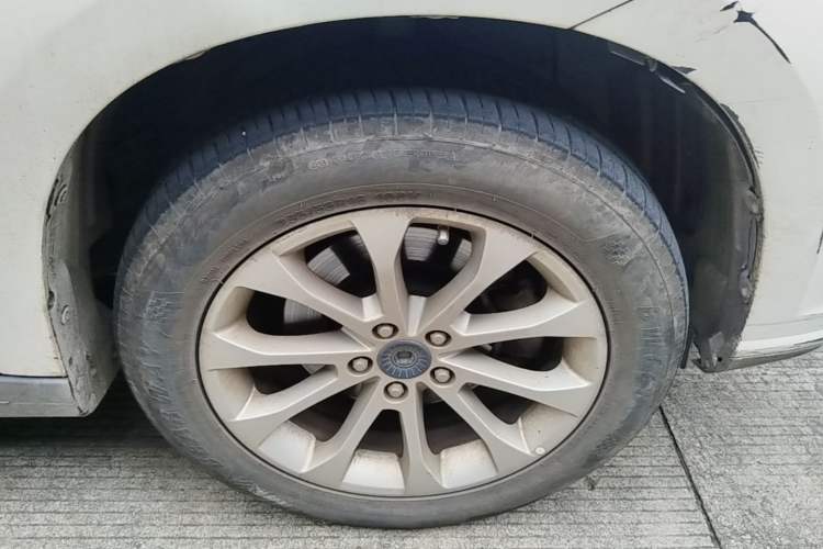 Used Haval H2 2017 Red-Label 1.5T Manual Two-Wheel-Drive Elite Model Right Front Wheel Hub