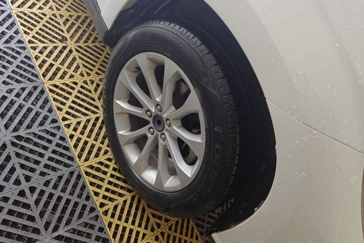 Used Haval H2 2017 Red-Label 1.5T Automatic Two-Wheel Drive Elite Model Right Front Wheel Hub