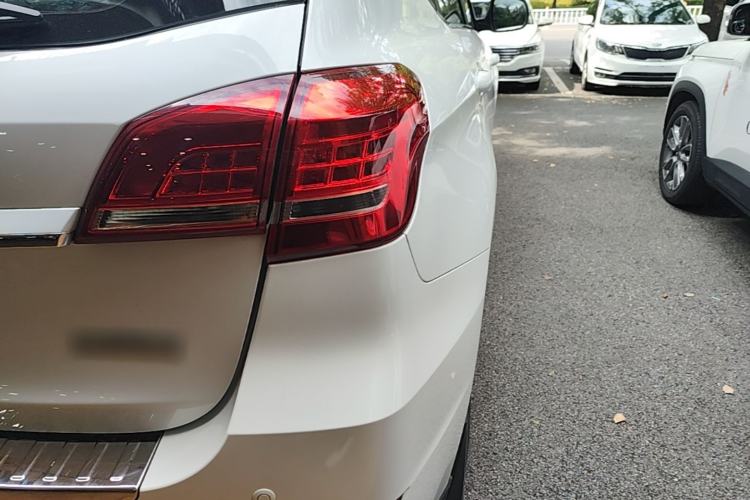 Used Haval H2 2017 Red-Label 1.5T Automatic Two-Wheel Drive Luxury Model Right Rear Taillight