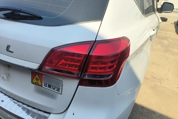 Used Haval H2 2017 Red-Label 1.5T Manual Two-Wheel Drive Comfort Model Right Rear Taillight