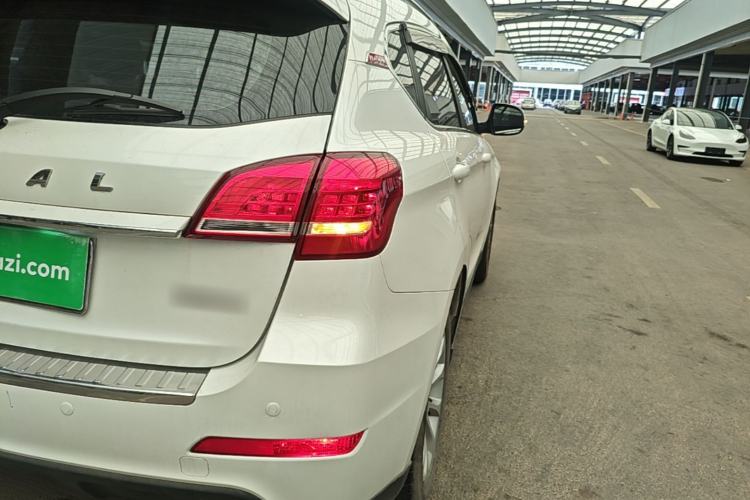 Used Haval H2 2017 Red-Label 1.5T Automatic Two-Wheel Drive Elite Model Right Rear Taillight