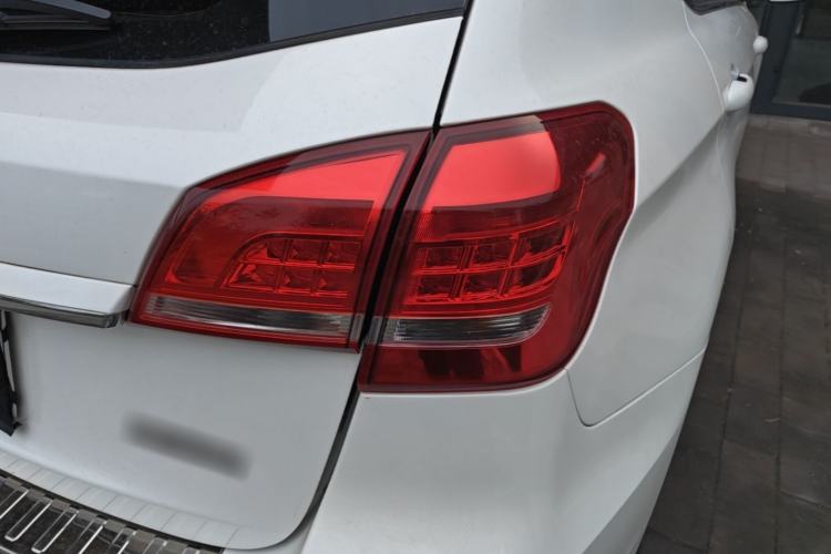 Used Haval H2 2017 Red-Label 1.5T Manual Two-Wheel-Drive Elite Model Right Rear Taillight