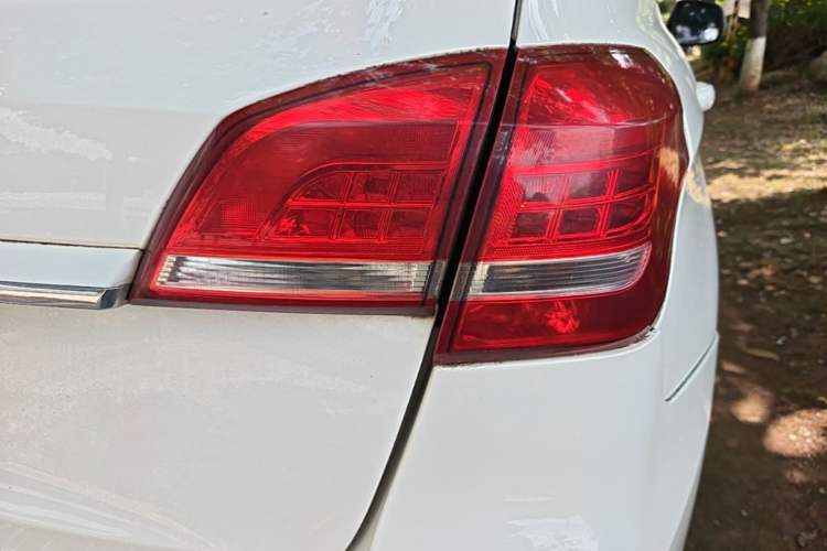 Used Haval H2 2017 Red-Label 1.5T Manual Two-Wheel-Drive Elite Model Right Rear Taillight