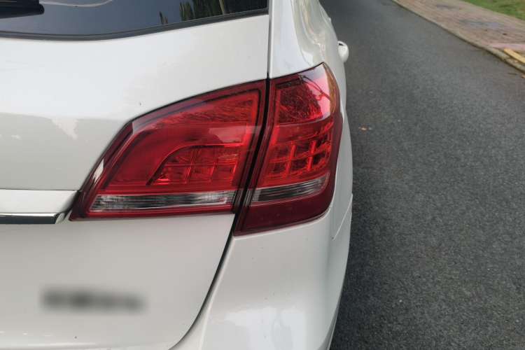 Used Haval H2 2017 Red-Label 1.5T Manual Two-Wheel Drive Luxury Model Right Rear Taillight