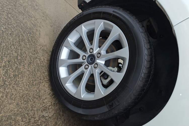 Used Haval H2 2017 Red-Label 1.5T Manual Two-Wheel Drive Luxury Model Right Rear Wheel Hub