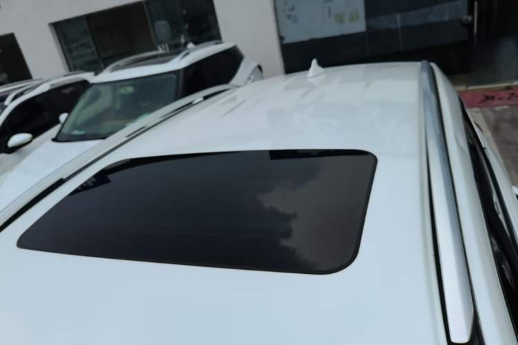 Used Haval H2 2017 Red-Label 1.5T Automatic Two-Wheel Drive Luxury Model Roof