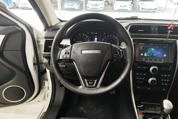 Used Haval H2 2017 Red-Label 1.5T Manual Two-Wheel-Drive Elite Model Steering Wheel