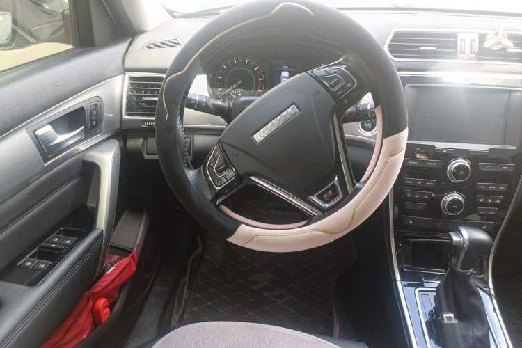Used Haval H2 2017 Red-Label 1.5T Automatic Two-Wheel Drive Elite Model Steering Wheel