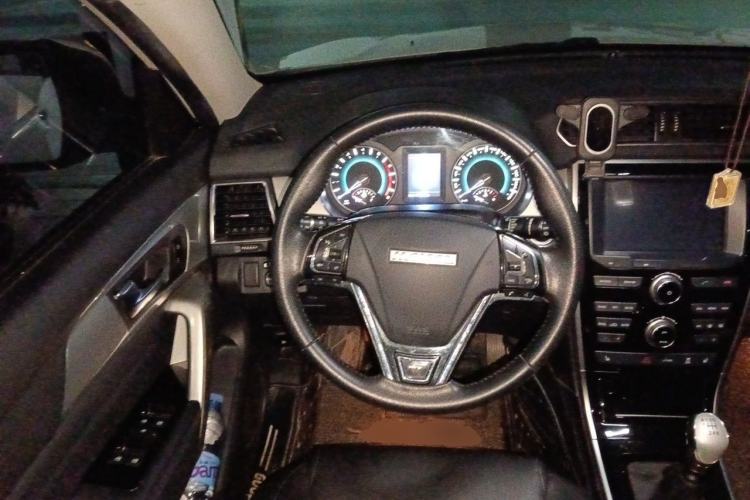 Used Haval H2 2017 Red-Label 1.5T Manual Two-Wheel Drive Luxury Model Steering Wheel